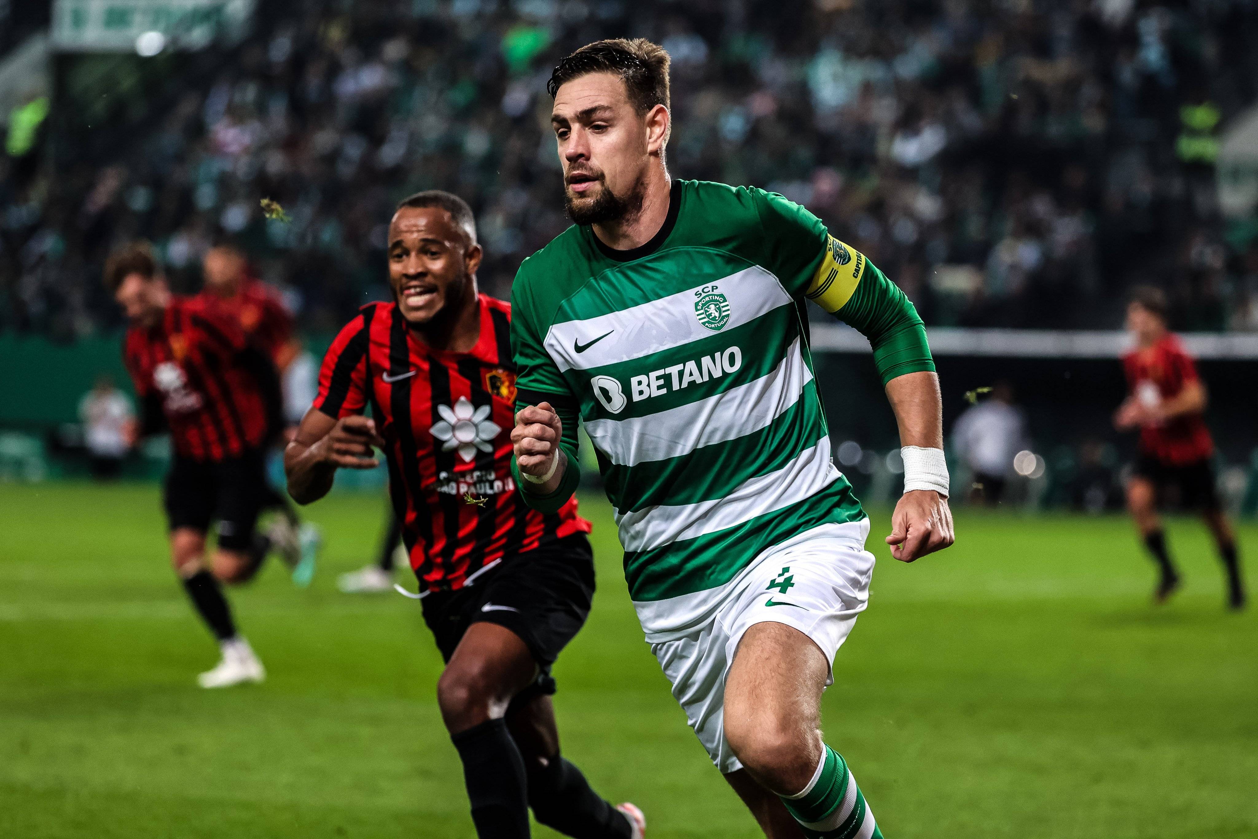 比利亚雷亚尔客场胜利，稳步前行