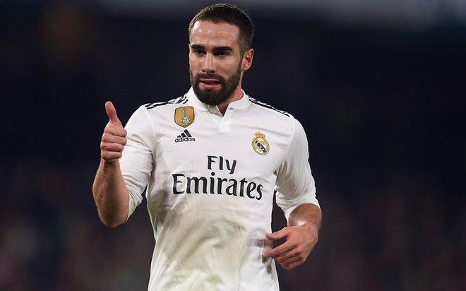 詹姆斯在拜仁比赛中出色发挥，晋级下一阶段引发热议！